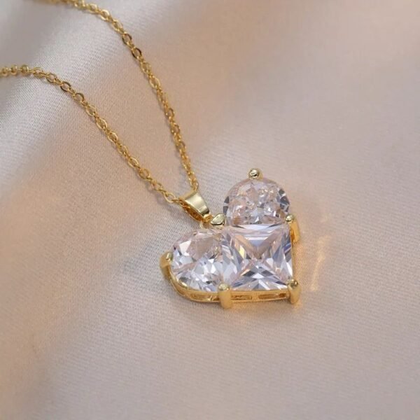 Heart chain with stone